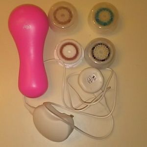 Clarisonic mia pink, 4 brushes amd charger